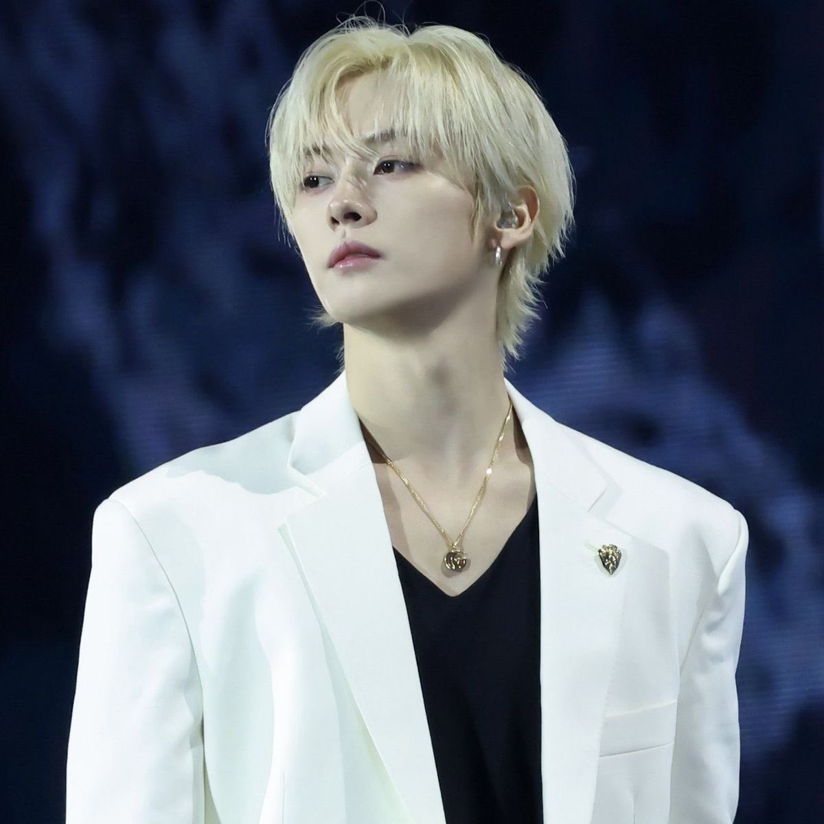moyuragi's tweet photo. por favor minho se gay no soportaria verte con una mujer creo que dejaria de comer vomitaria mis organos y me arranco el corazon https://t.co/8HRsVKzihx