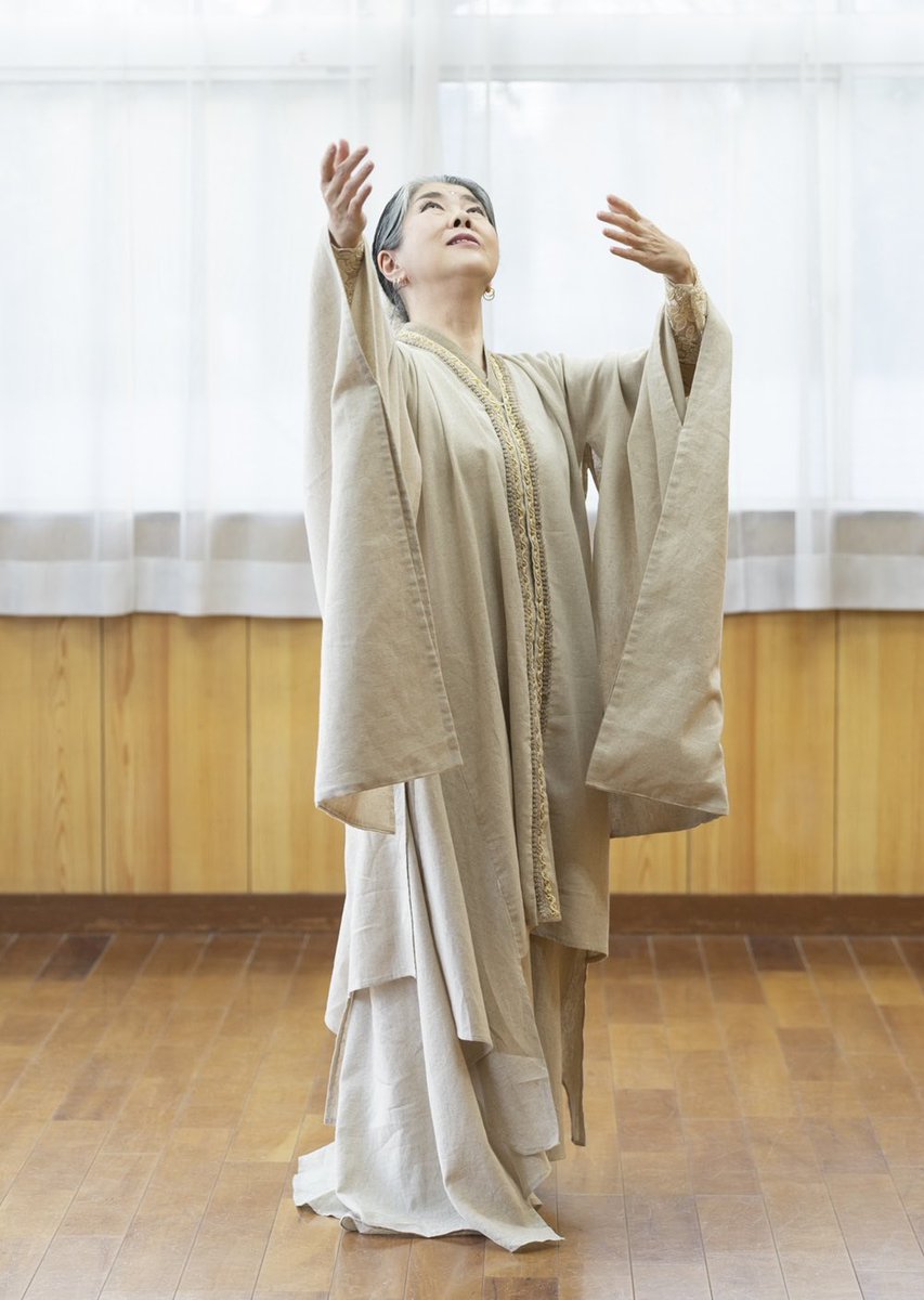 昨日は立春
おめでとうございます。

ようやく2026年が始まったような気がします。
いつもありがとうございます。

2月の新月舞は、17日(火) 15:15〜 三鷹にて
平日のお昼間で恐縮ですが、旧正月🧧を寿ぎ舞わせていただきます。

よろしくお願い申し上げます。
合掌