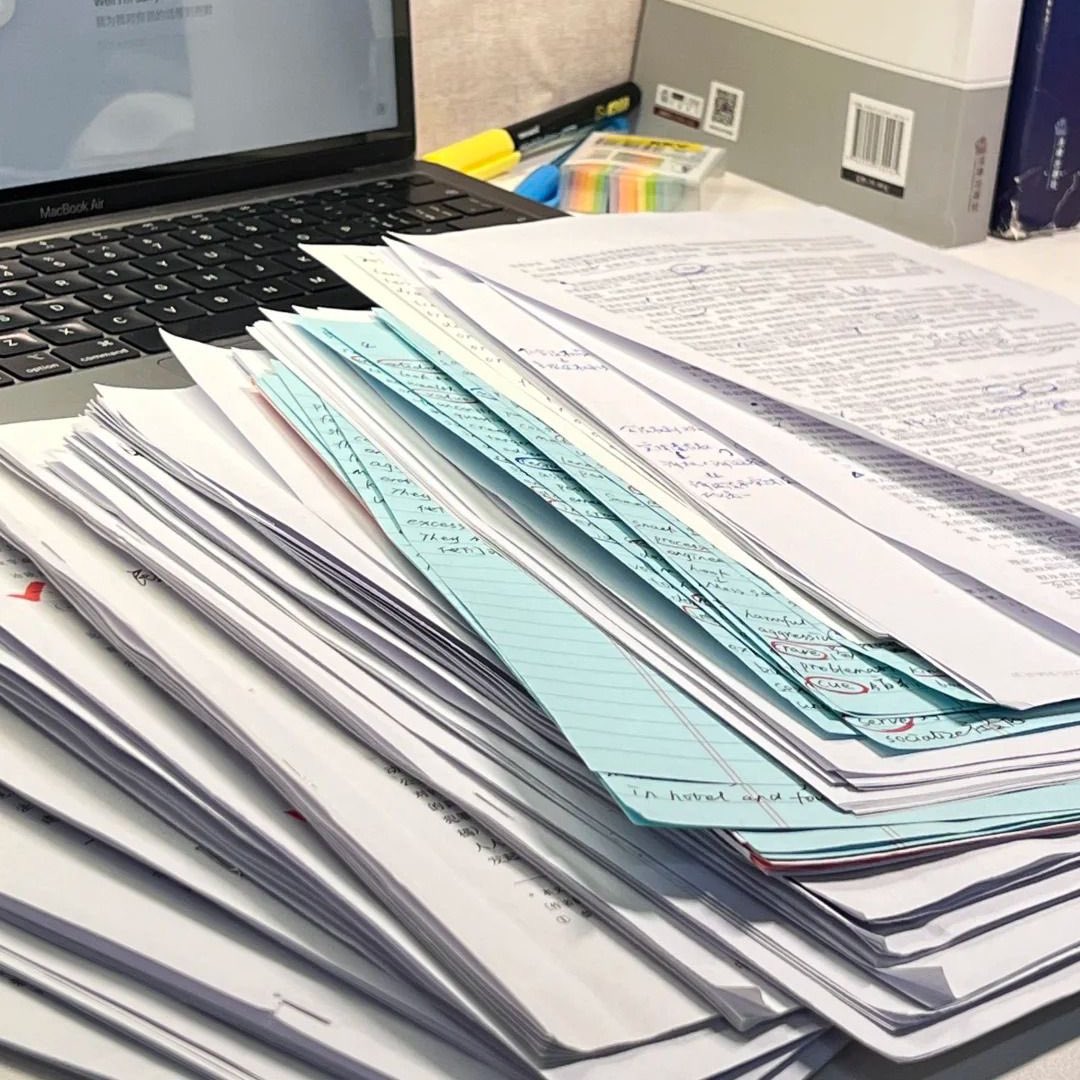 Fit for today's chill day: checking of my student's weekly output. Nakasalubong ko pa si Tatay sa may Oblation kaninang umaga, akala ko pagagalitan ako sa beanie ko.

Also, temporary face claim.