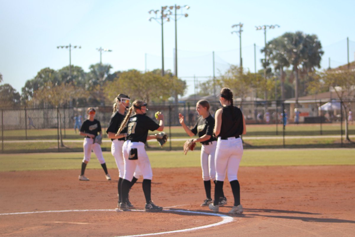 Bella Goding RHP tweet media