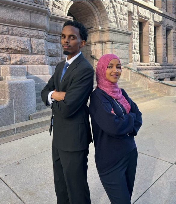 WakeUpPatriott's tweet photo. Do you think they should be deported?
A- Yes
B- No https://t.co/5V9BAt2hQ4