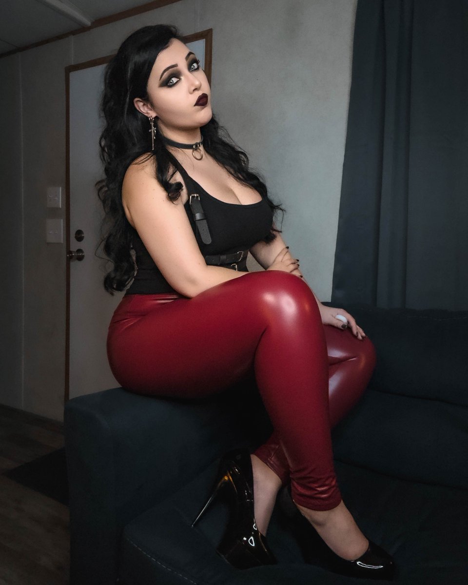 PrincessGothicBean tweet media