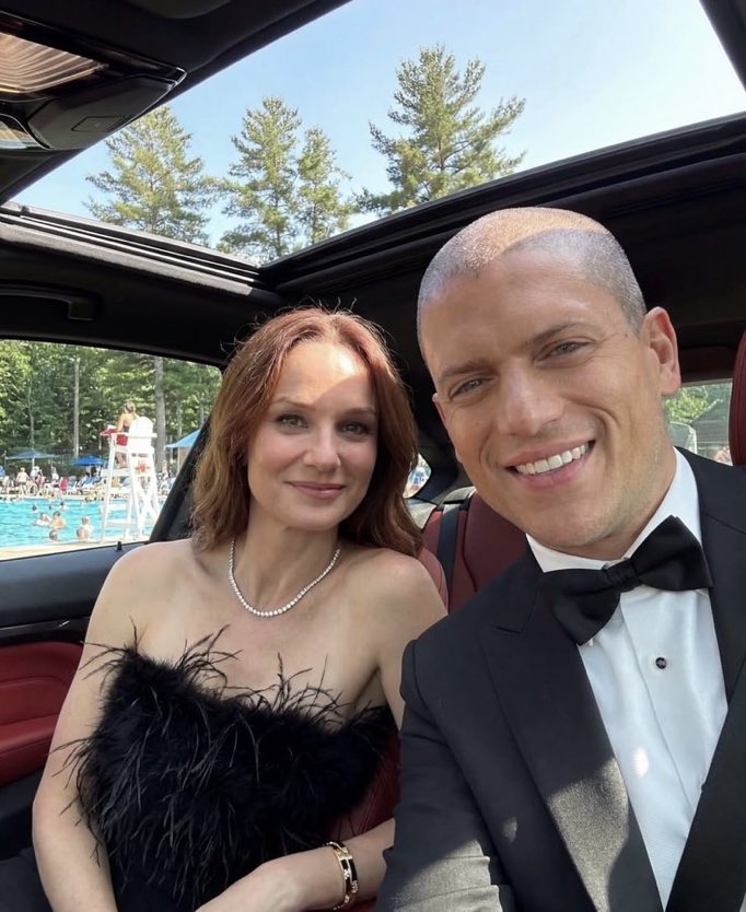 a5medv's tweet image. مايكل سكوفيلد اتجوز الدكتورة سارة في الحقيقة واو 😯