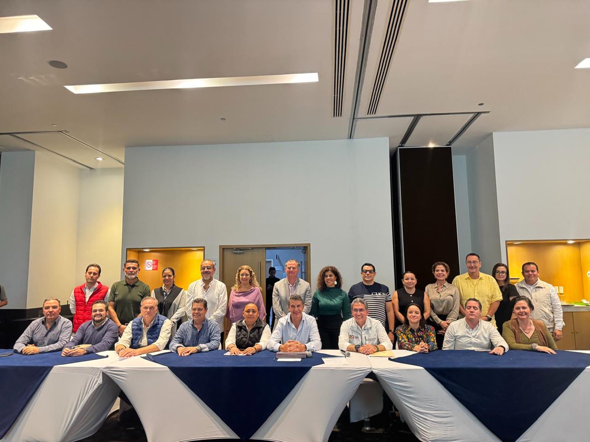 bmacapituloqroo's tweet photo. Hoy, la BMA Cap. QR, a través de su Presidenta Mtra. Leslie Hendricks, estuvo presente en la Reunión Mensual del CCE del Caribe, en donde asistieron:
• Mtra. Ma. Cristina Torres, Secretaria Gral. de Gobierno
• Lic. Flavio Carlos Rosado, Secretario de Salud y Director Gral.SESA https://t.co/DWBCTPF1aa