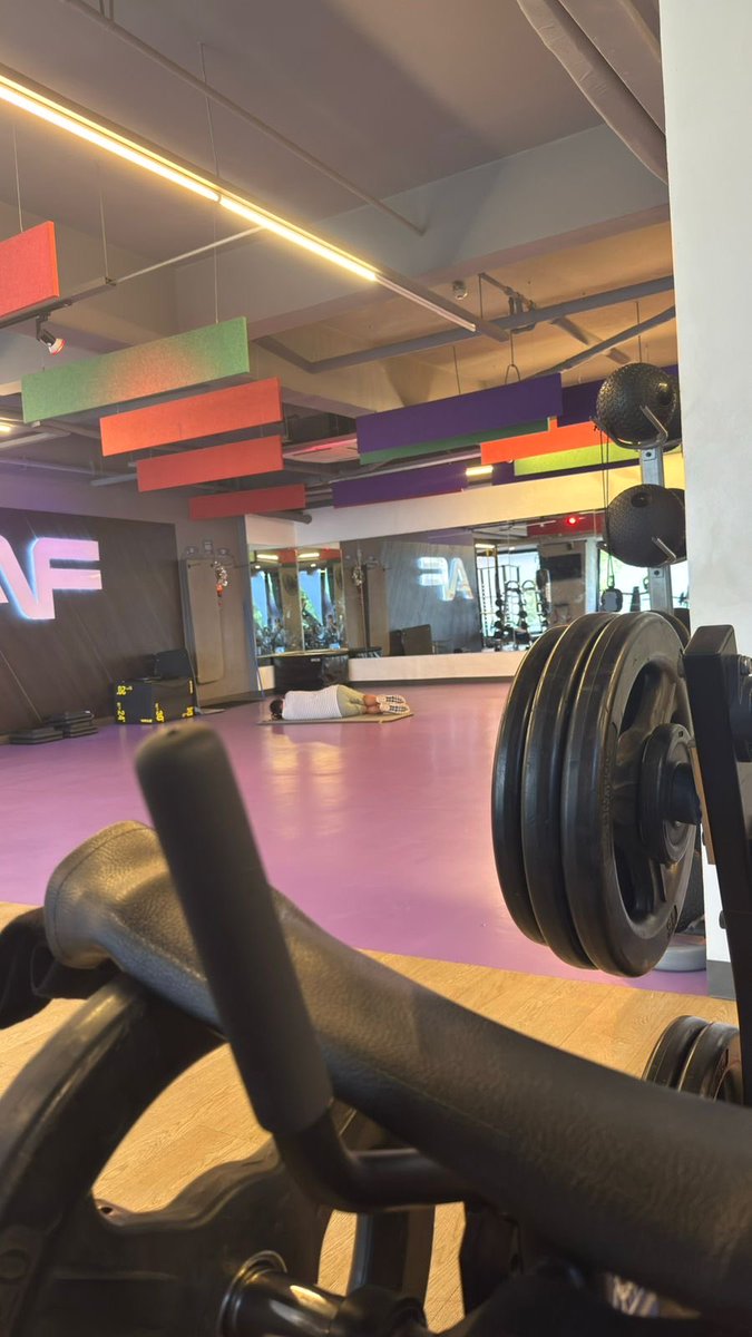 dhavess's tweet photo. Them: Go to gym have a great body
Me at the gym: https://t.co/iRlPxu3TNH
