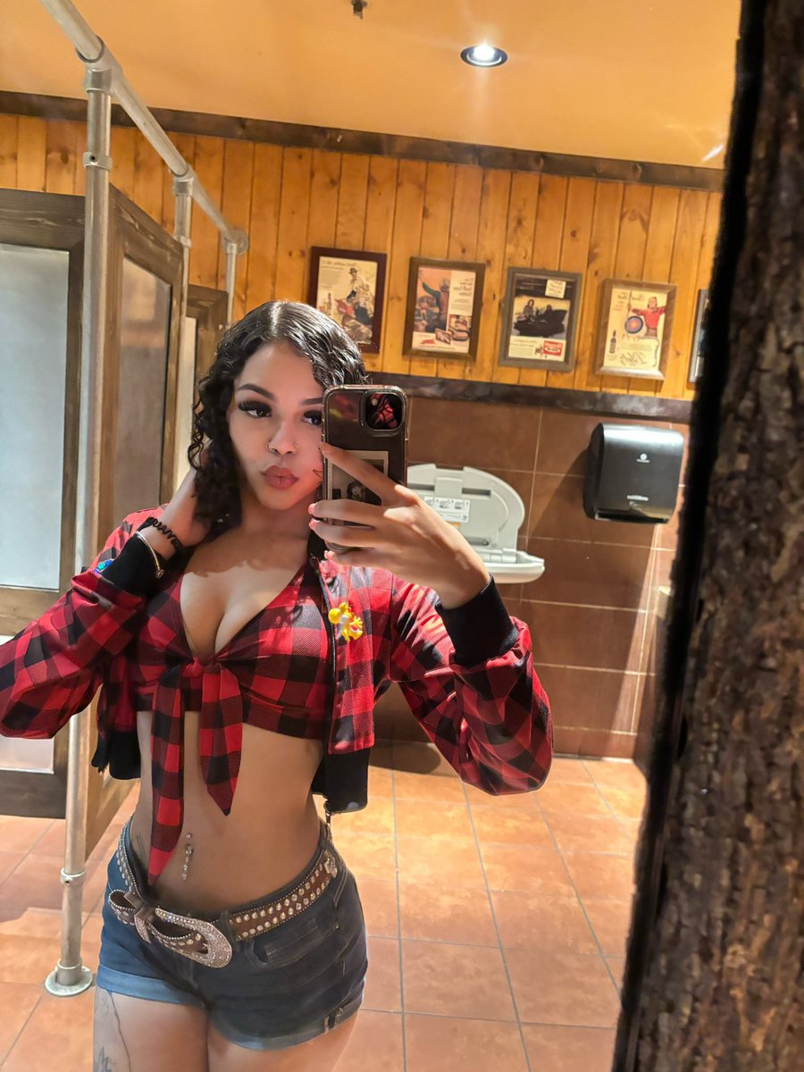 misstorylanezz's tweet image. 