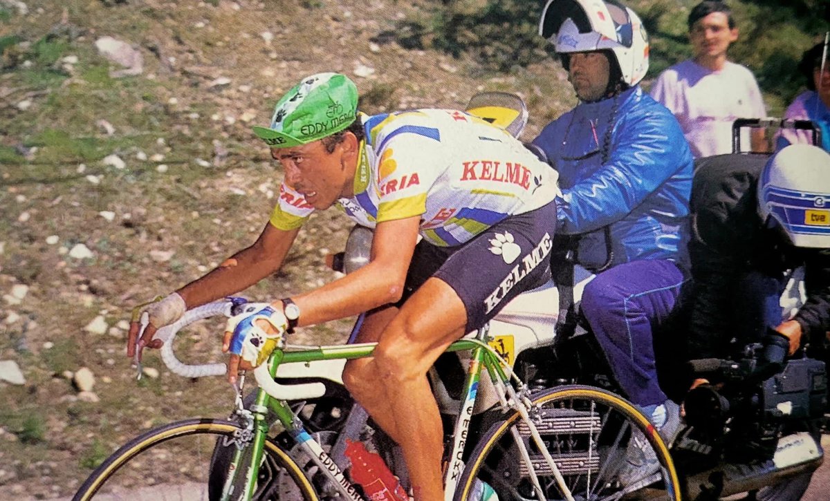 crstobalcabezas's tweet photo. 🚴La regularidad fue la clave de la trayectoria deportiva de Fabio Parra. 

Con el equipo #Kelme, mereció ganar la Vuelta de 1989 tras su fantástico desempeño en Los Lagos de Covadonga y Navacerrada.

https://t.co/VUtVfe6Jjx

#colombia #cristóbalcabezas #cristóbalcabezasmartín https://t.co/xTl9LHGyCm
