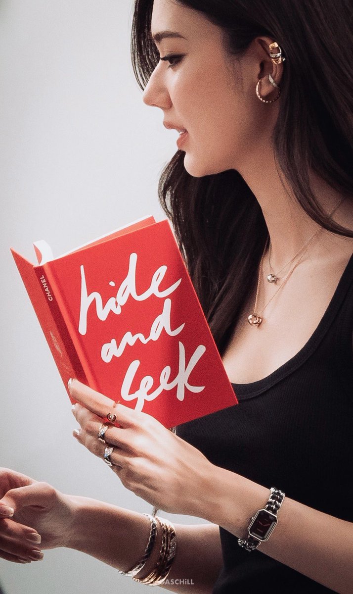 GasChill's tweet image. 𝒽𝒾𝒹𝑒 𝒶𝓃𝒹 𝓈𝑒𝑒𝓀 🖤

#CHANELxLenaMiu
#lalinalena #ลีน่าลลินา