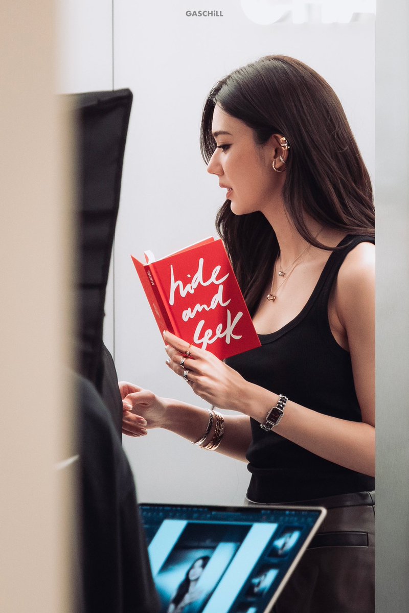 GasChill's tweet image. 𝒽𝒾𝒹𝑒 𝒶𝓃𝒹 𝓈𝑒𝑒𝓀 🖤

#CHANELxLenaMiu
#lalinalena #ลีน่าลลินา