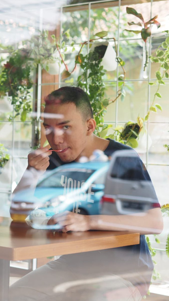 duarebudah's tweet image. Suka bgt foto ini, difotoin oomf tahun 2017an 🙈