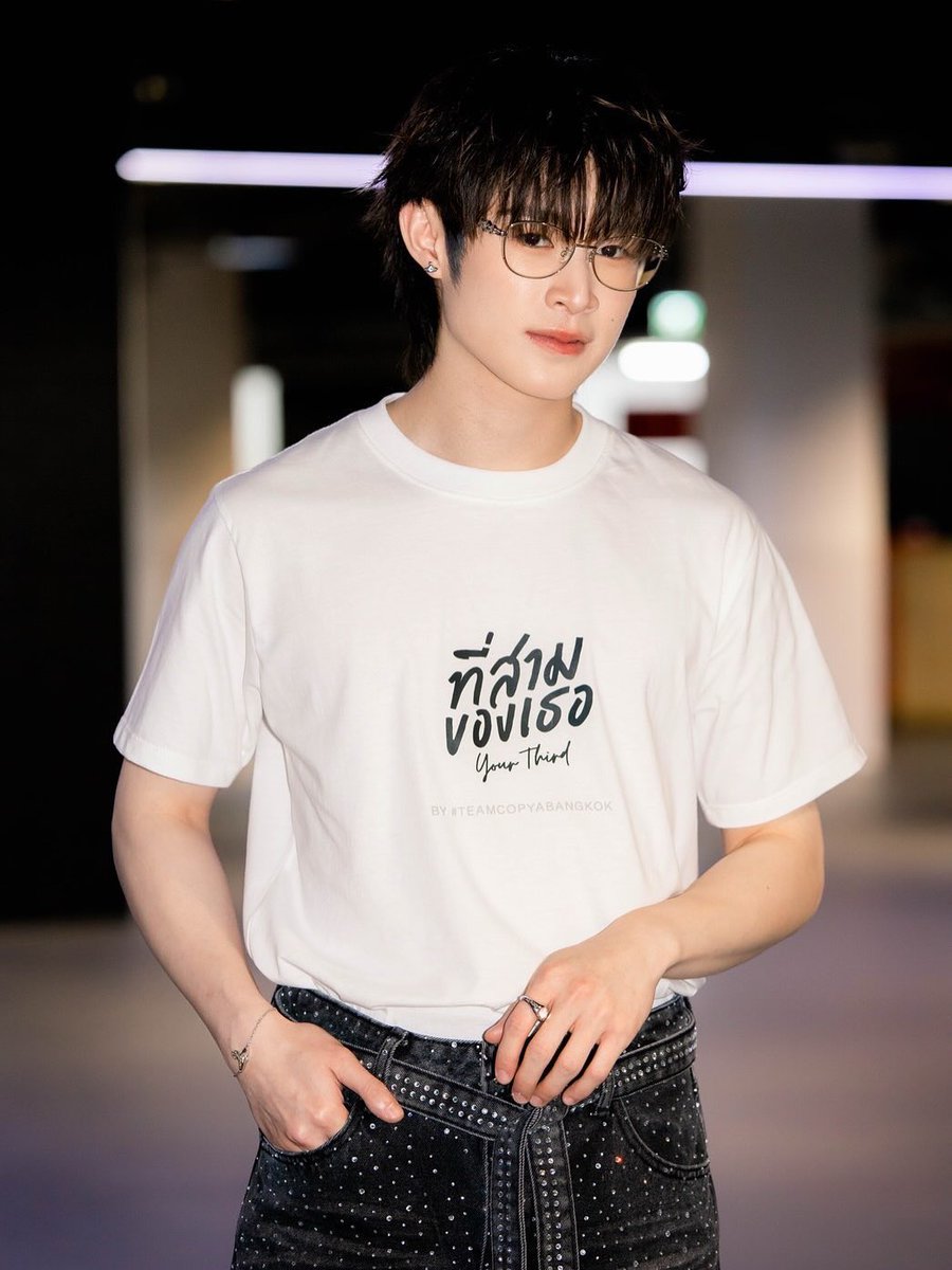 เจ็บแค้นเคืองโกรธโทษฉันใย
ฉันทำอะไรให้เธอเคืองขุ่น
ปรักปรำฉันเป็นจำเลยของคุณ
นี่หรือพ่อนักบุญ แท้จริงคุณคือคนป่า🥥🌴🐯
จำเลยรัก version Maxnat