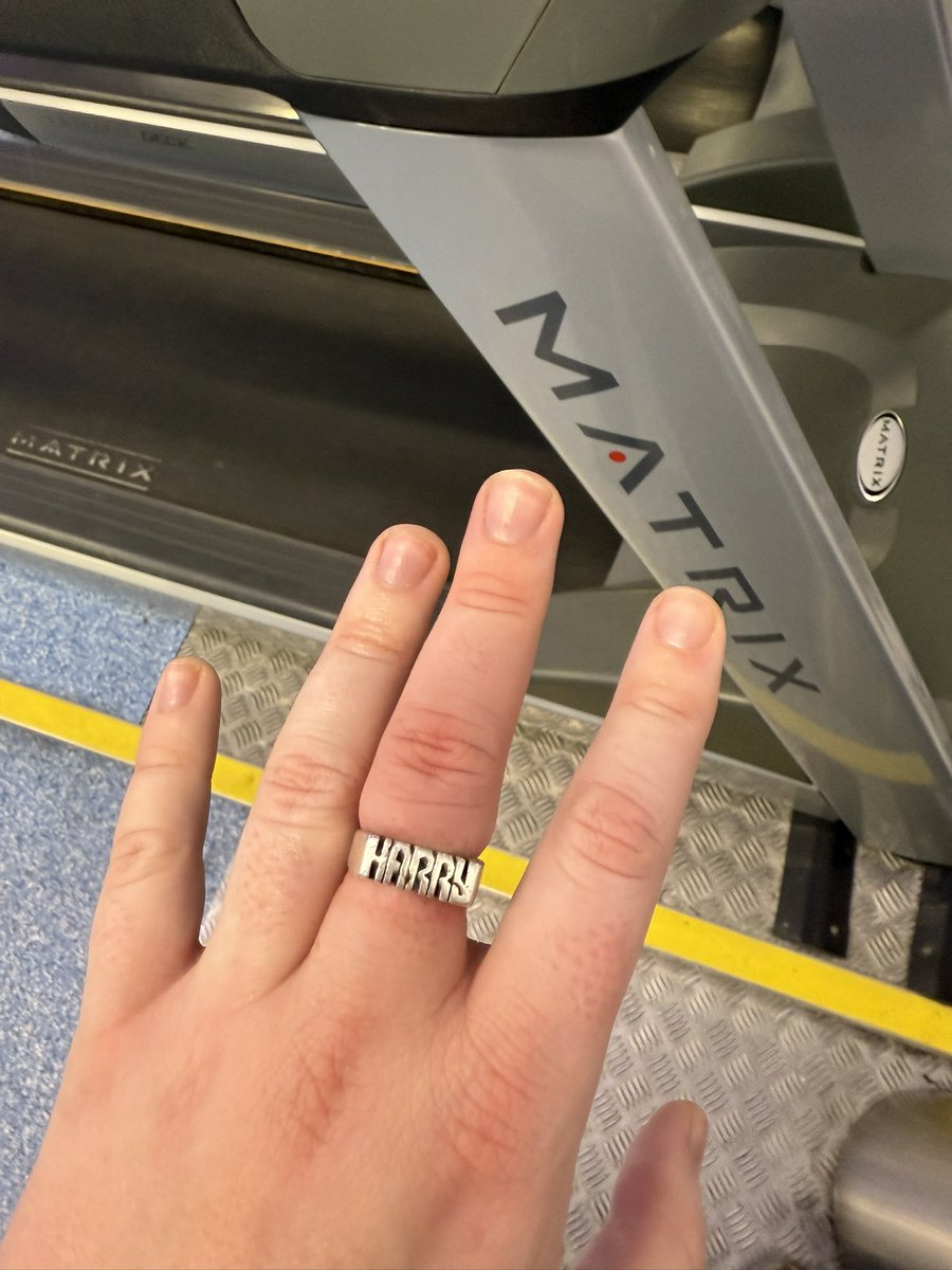 AverageHarry 🥭 tweet media