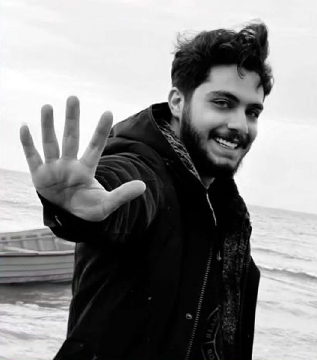 flamingo_irani2's tweet image. علی صفری ٢٣ ساله، بازيگر تئاتر، ١٨دی كرج بازداشت شد.
حکم اعدام گرفته، قهرمانی که امیدش به ماست. صداش باشیم تا دیر نشده!
#على_صفرى
#انقلاب_شیروخورشید