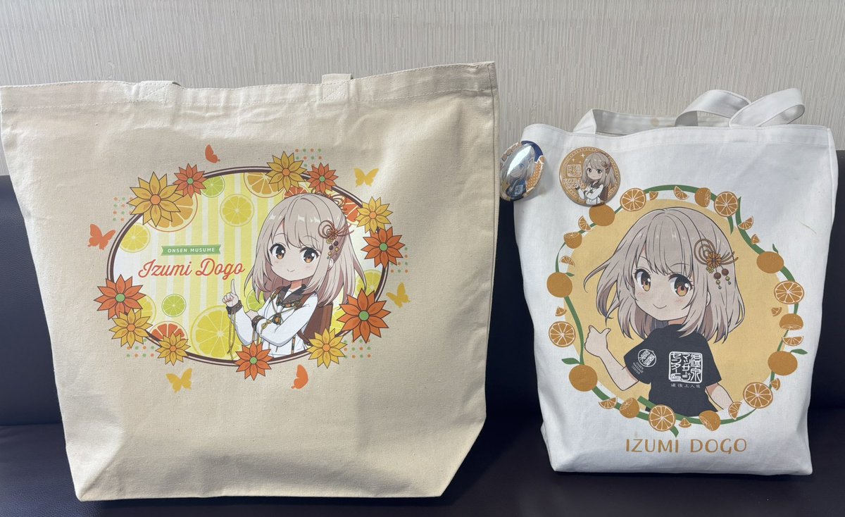 ⟡.·*. ✨️新商品 ✨️⟡.·*.

大容量バッグ✨️✨️発売 !!!!
A3横長タイプで出し入れしやすく大きい物もすっぽりჱ̒⸝⸝•̀֊•́⸝⸝)💕
1個 3000円

アクキーと同じデザイン🌼*･セットで是非どうぞ⋆⸜🧡⸝‍⋆
 #温泉むすめ  #道後泉海 ちゃん
 #道後温泉
3枚目･･縦長ﾄｰﾄﾊﾞｯｸﾞとの比較