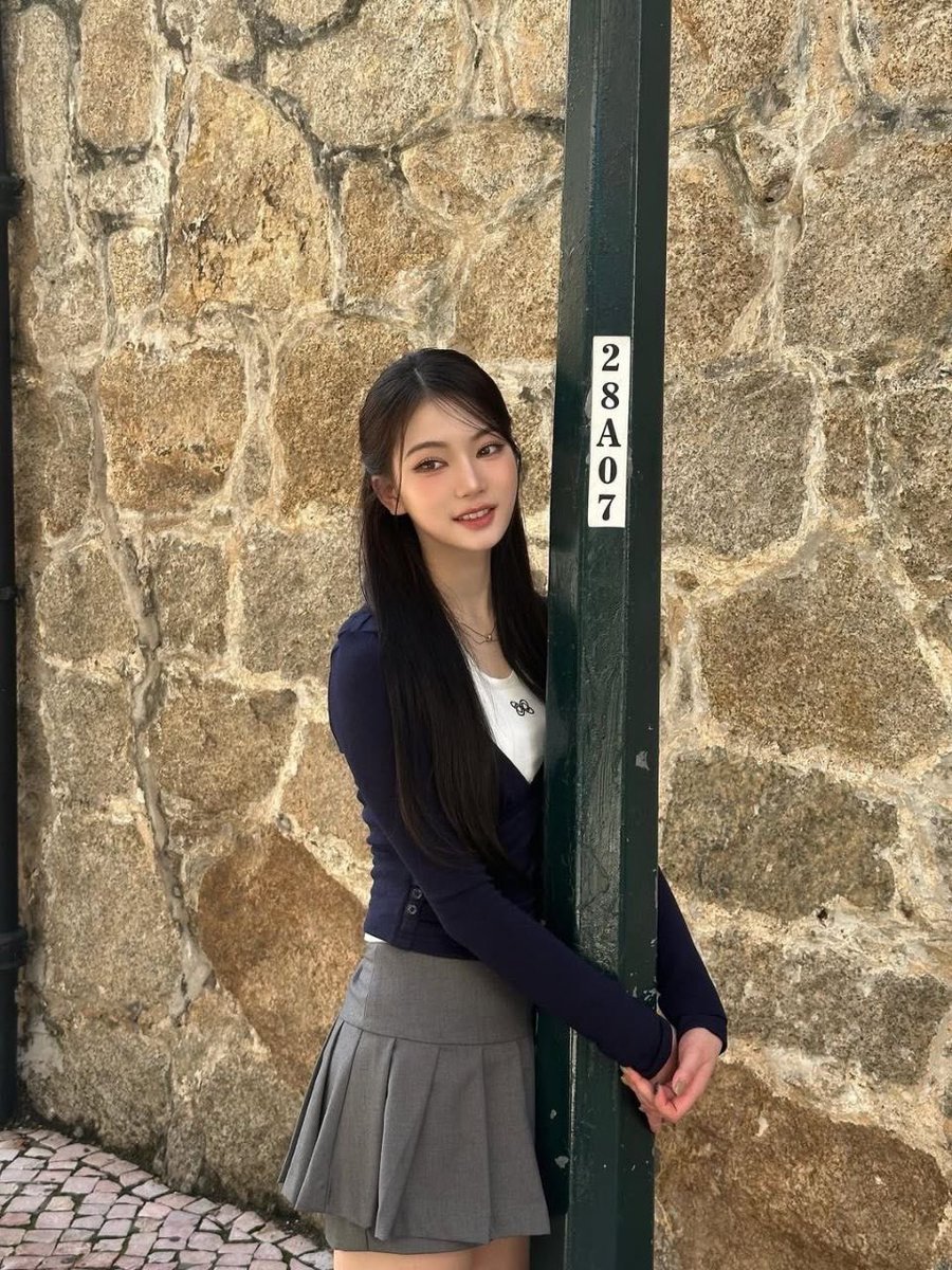 ㅤ

Yang lain peluk ayang, aku peluk tiang.  

ㅤ