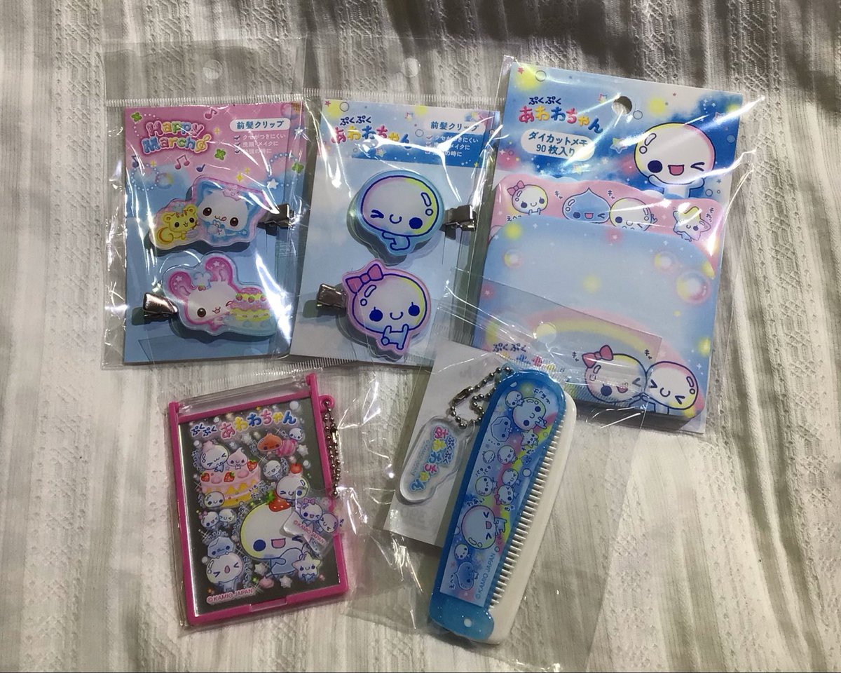 🩵 再入荷 🩷

＼＼  ぷくぷくあわわちゃん・ハッピーマーチ  ／／

より一部商品再入荷いたしました！✨

★各商品390円（税込み429円）

ぜひ店頭にてお待ちしております！🫧