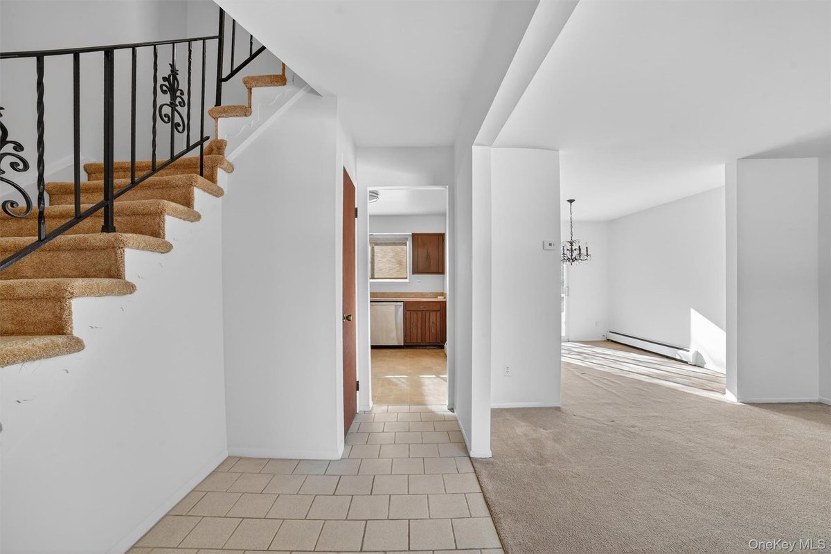 CampanelliMaria's tweet photo. 126 Coachlight Square, Montrose, NY, 10548
3 bed | 1.5 bath 1444 Sq. Ft.
Active | 3500
https://t.co/khUTScahbV
Welcome to this 3-bedroom, 1.1-bath townhouse rental in the sought-after Coachlight Square community in Montrose. The main level features an entry foyer, a spacious... https://t.co/XNqTJt8aLL