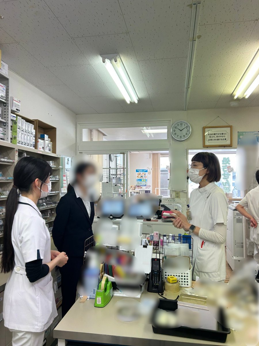 Cent_Pharm1033's tweet photo. 「在宅医療で自分がやりたかったことは、実はプライマリ・ケアだったのかもしれない」店舗見学に来た薬学生さんの感想です🥼店舗見学では若手薬剤師とカジュアルに懇談、相談できる時間も🍽️今は何が正解か分からなくても、正解にして行く力をあなたは備えています。後悔しない就活を応援しています📣 https://t.co/GlbWA0ymiu