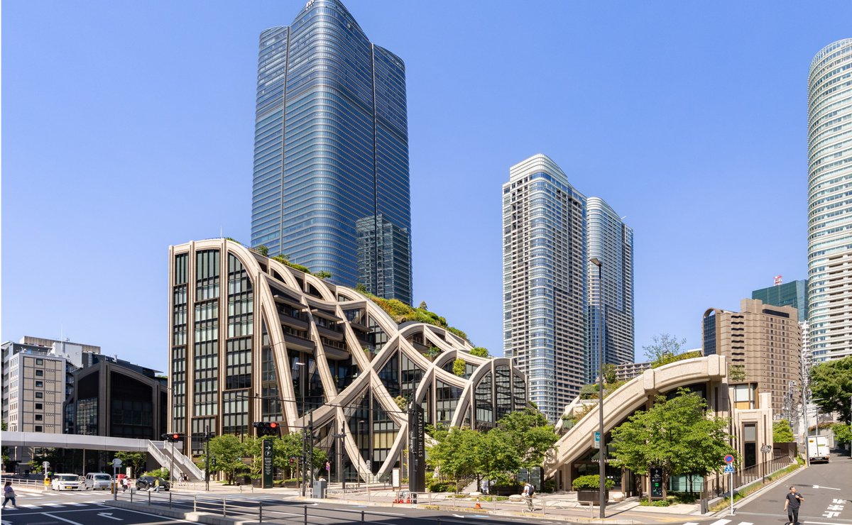 【電気と熱をムダなく活用する先進技術が評価されました！】
森ビル・東京電力エナジーパートナー・虎ノ門エネルギーネットワークの3社は、共同で運営する「麻布台ヒルズエネルギーセンター」での取り組みが評価され、「コージェネ大賞 民生用部門 理事長賞」を受賞しました。