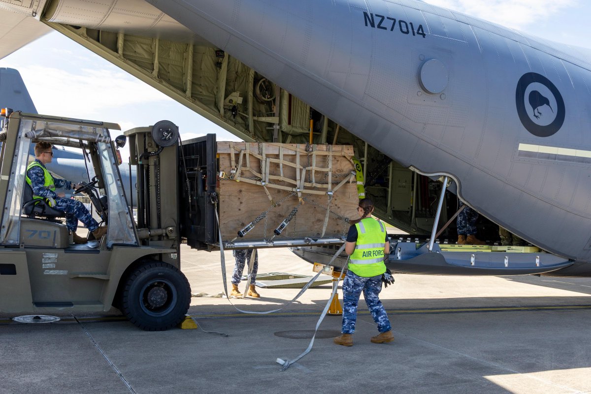 🦘🥝 ️ Royal New Zealand Air Force personnel from No.40 Squadron have ...