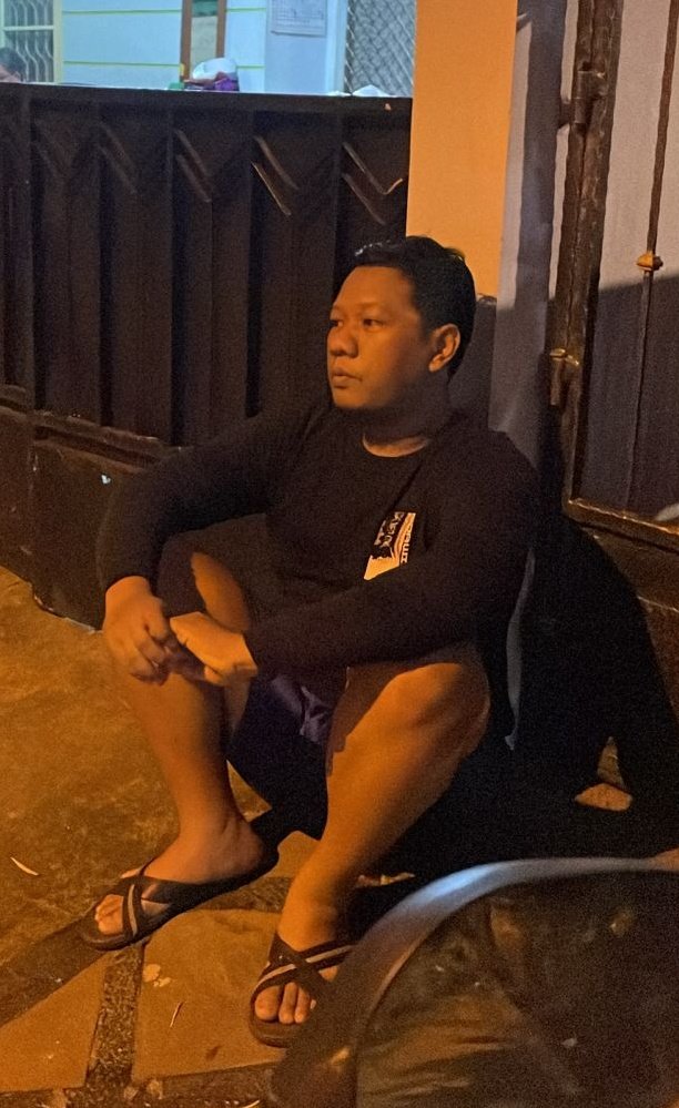 Nongkrong² aje depan rumah orang