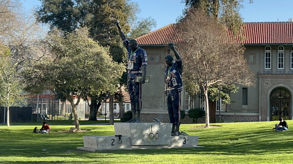 gbellseattle's tweet image. Stopped in on my pal @CamInman at his @SJSU journalism class on way back from #Seahawks Super Bowl Weds.

Engaging discussion on our industry. The students’ creativity is inspiring.

So is seeing SJSU’s John Carlos, Tommie Smith immortalized there from 1968 Olympics. #FootStomp