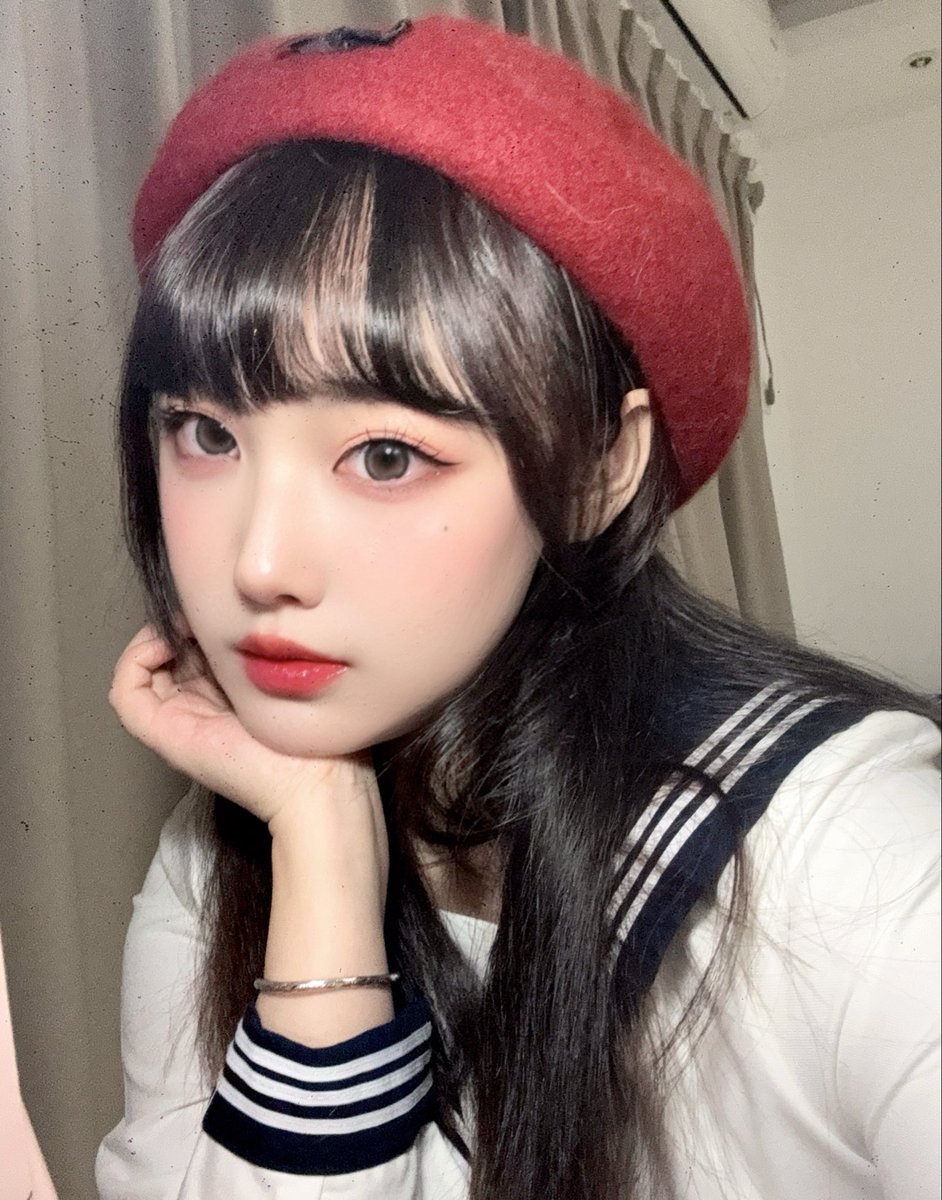 xiaoyao886's tweet photo. 好想谈恋爱，主要是想亲嘴，或者酱酱酿酿。#四爱女攻 #le https://t.co/d2iKsyMSso