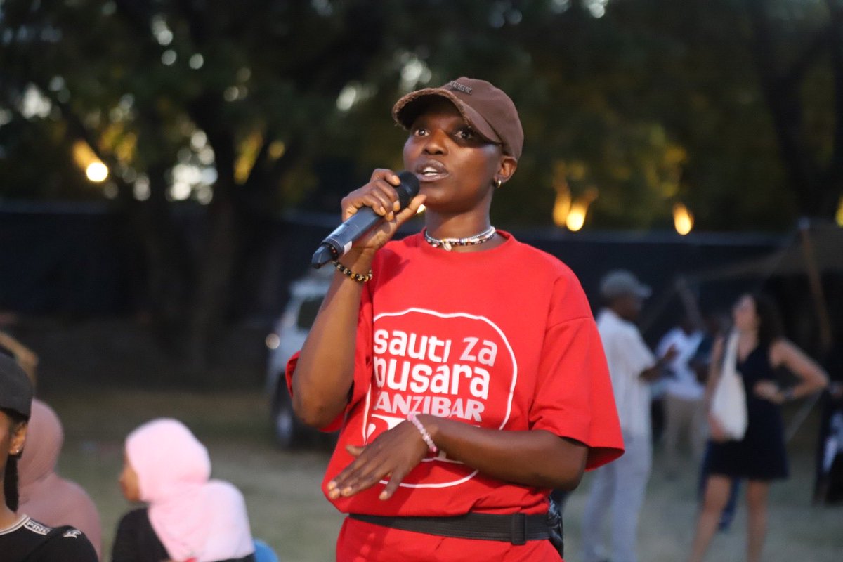 unwomentanzania's tweet image. The event also featured a special live session of Men. Men. Men the Podcast, sparking powerful dialogue on men’s mental health and the role of men and boys in preventing GBV and fostering respectful relationships and equality. 🎙️💬 #MenThePodcast #TokomezaUkatiki