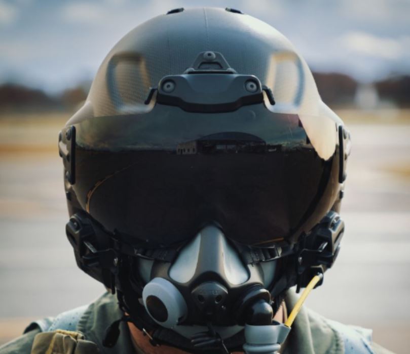 DefenseMirror's tweet photo. U.S. Navy Orders Next-Gen Fixed Wing Helmet System::

https://t.co/LApVv2kcaD

#USNavy #MilitaryAviation #DefenseContracts #NavalAviation #AviationSafety https://t.co/AtvmH77jOj