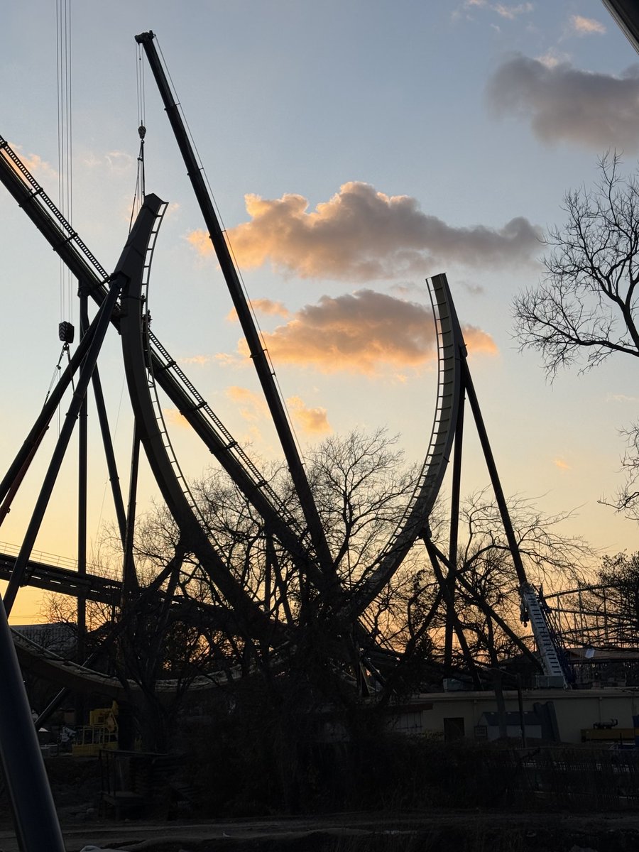 AmusementSource's tweet photo. One more sleep before the world’s tallest vertical coaster loop is complete…😴

📸 Jeffrey S

#TormentaRampagingRun #SFOT2026 #SixFlagsOverTexas #SFOTSource #AmusementSource https://t.co/ANiHEu8obx