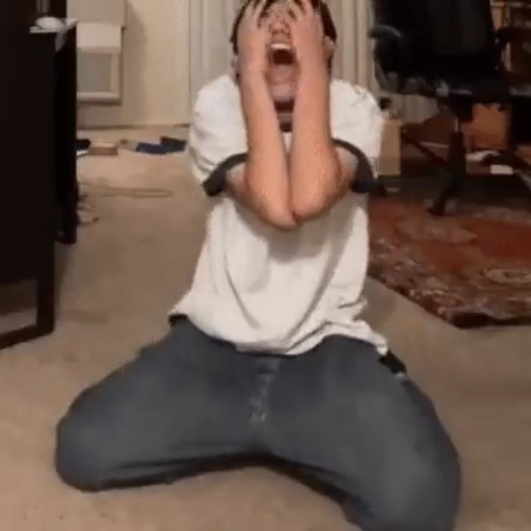 nygmahopee's tweet image. la nueva ligthstick de bts // la army que apenas compro la versión map of the soul