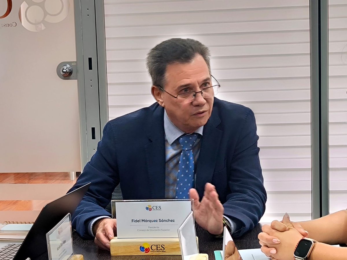 Acess_Ec's tweet photo. ✍🏼 @PaoAguirreOtero, junto a su equipo asesor, se reunió con @fmarquez1962 de @ces_ec para analizar mecanismos que fortalezcan la equivalencia de títulos de profesionales en el país, dentro del proceso de registro de títulos 📜, conforme a las atribuciones de la #ACESS. https://t.co/vcr5xevHrH