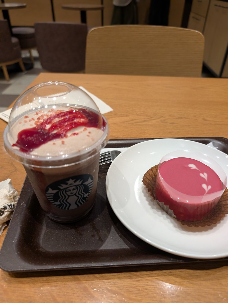 aoci21's tweet photo. スタバストローベリー三昧 https://t.co/JAVLy9WrG2