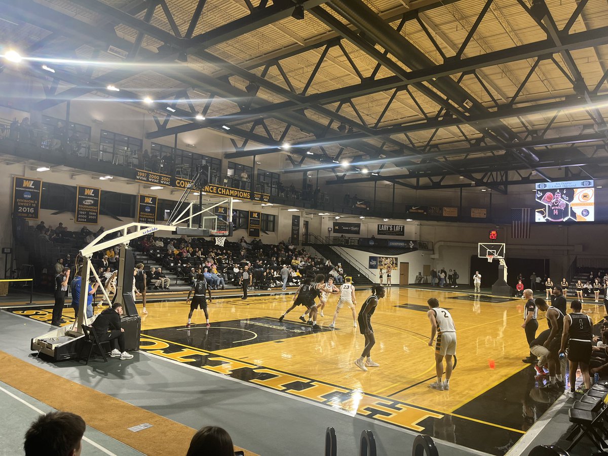 _TomKeller's tweet photo. Some Wednesday night @TheMountainEast tilt as @WLU_Hoops takes on @Senator_MBB 

Few northeast prospects featured by @EliteHSscouting throughout the years on the floor. https://t.co/LRMPgNuWKG