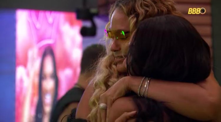 SeriesBrasil's tweet image. Sarah pra Maxiane: “Vendo a sua história, não tem como o Brasil preferir aquilo (Ana Paula). Senão eu tô no país errado.” #BBB26