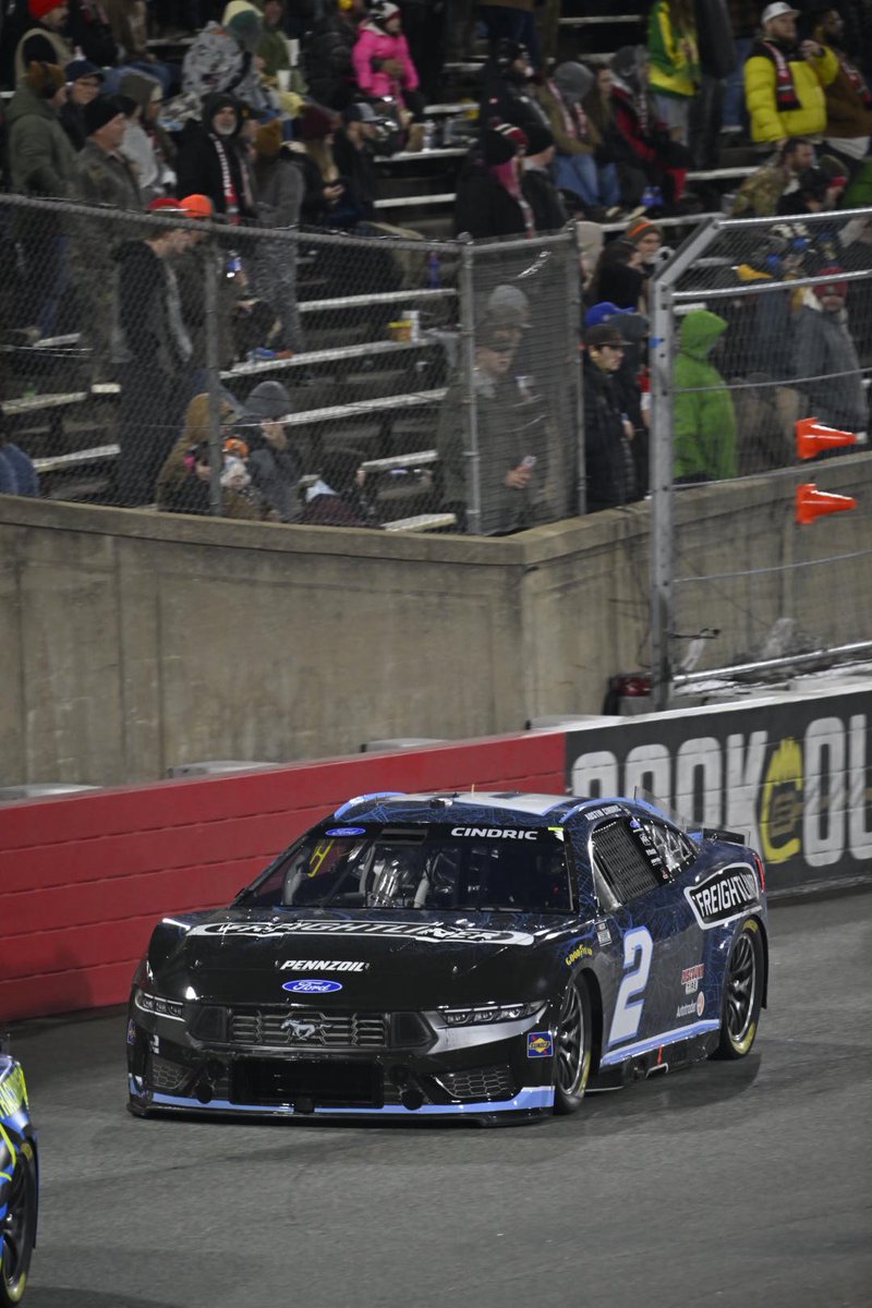 Team_Penske's tweet image. Still here. Still racing. 35 laps to go (hopefully).