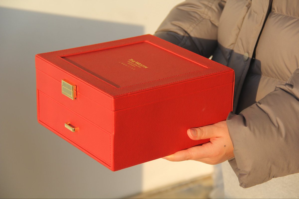 PaperhouseLihe's tweet image. 🖱 paperhouse.cn📩 sales@paperhouse.cnWhatsApp:+0086 13968069257 We can customize  all  kinds of paper box!🥰 If you want to customize your beautiful gift box, please feel free to contact me! packagingdesign #paperboxes #paperbox #packaging #exquisitebox #produtionline