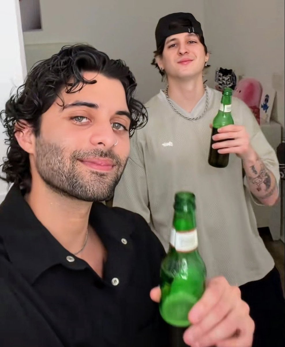 AnaFaja60555766's tweet photo. Hola buena noche... Me llamo ana fajardo Soy de guatemala por fin logro colaboración con chriserick🥰
Estoy nerviosa mañana sale canción bajo cero te amo niño hermoso😍🥰❤❤
INTEGRACIÓN CHRISERICK 
@ErickBrianColon @christophervele 
#chriserick #erickbrian 
#ChristopherVelez https://t.co/qLw7T6t1Xe