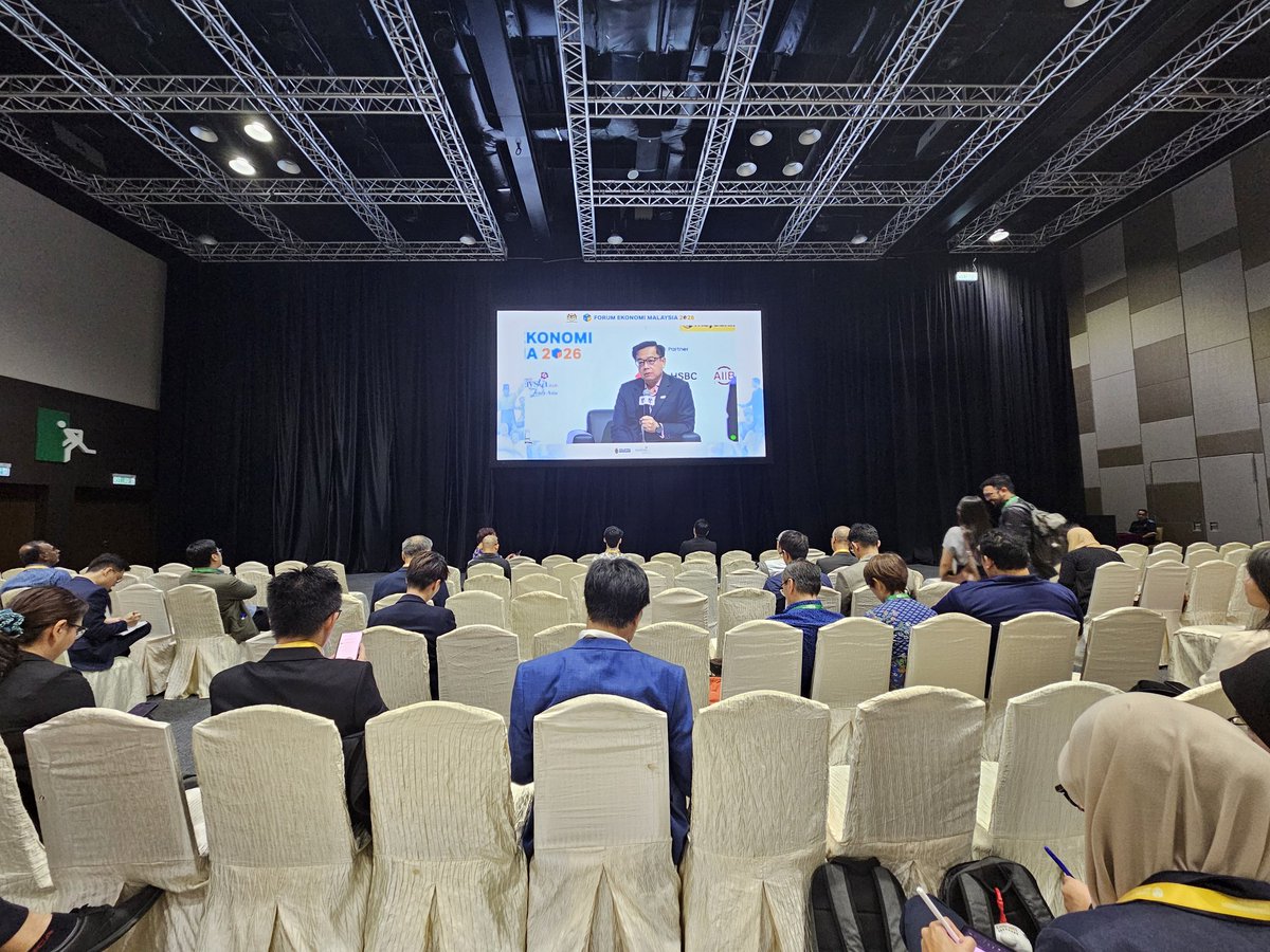 ilamaranr's tweet photo. Attending "Forum Ekonomi Malaysia 2026 (FEM 2026)" organised by Kementerian Ekonomi Malaysia on 05/02/2026 at Kuala Lumpur Convention Centre. 🇲🇾😊
"Accelerating Growth, Advancing Malaysia"
@EkonomiMalaysia
@akmalnasir #FEM2026 #EkonomiMalaysia #PEWP #IVARNetwork https://t.co/crCjDSKu4a