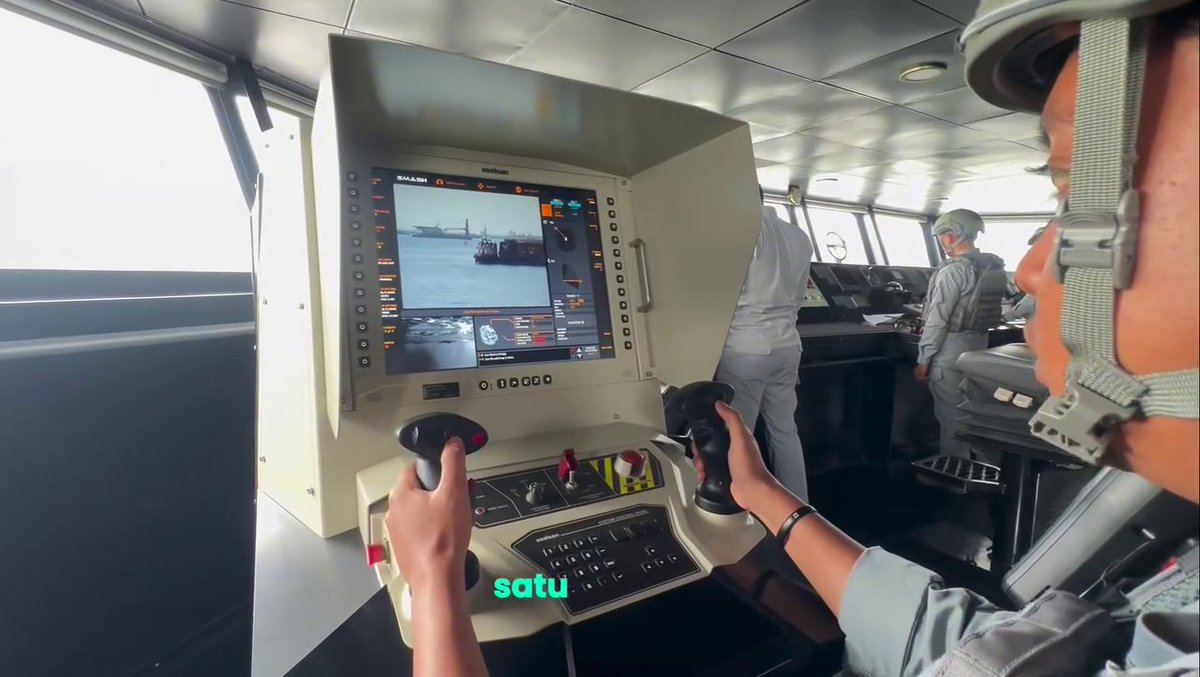 Jatosint's tweet photo. 🇮🇩🇹🇷 The control console of @aselsan SMASH 30mm RWS installed on Indonesian Coast Guard #Bakamla cutter KN Tanjung Datu (301)
📸KN Tanjung Datu https://t.co/RrWcYqNErq