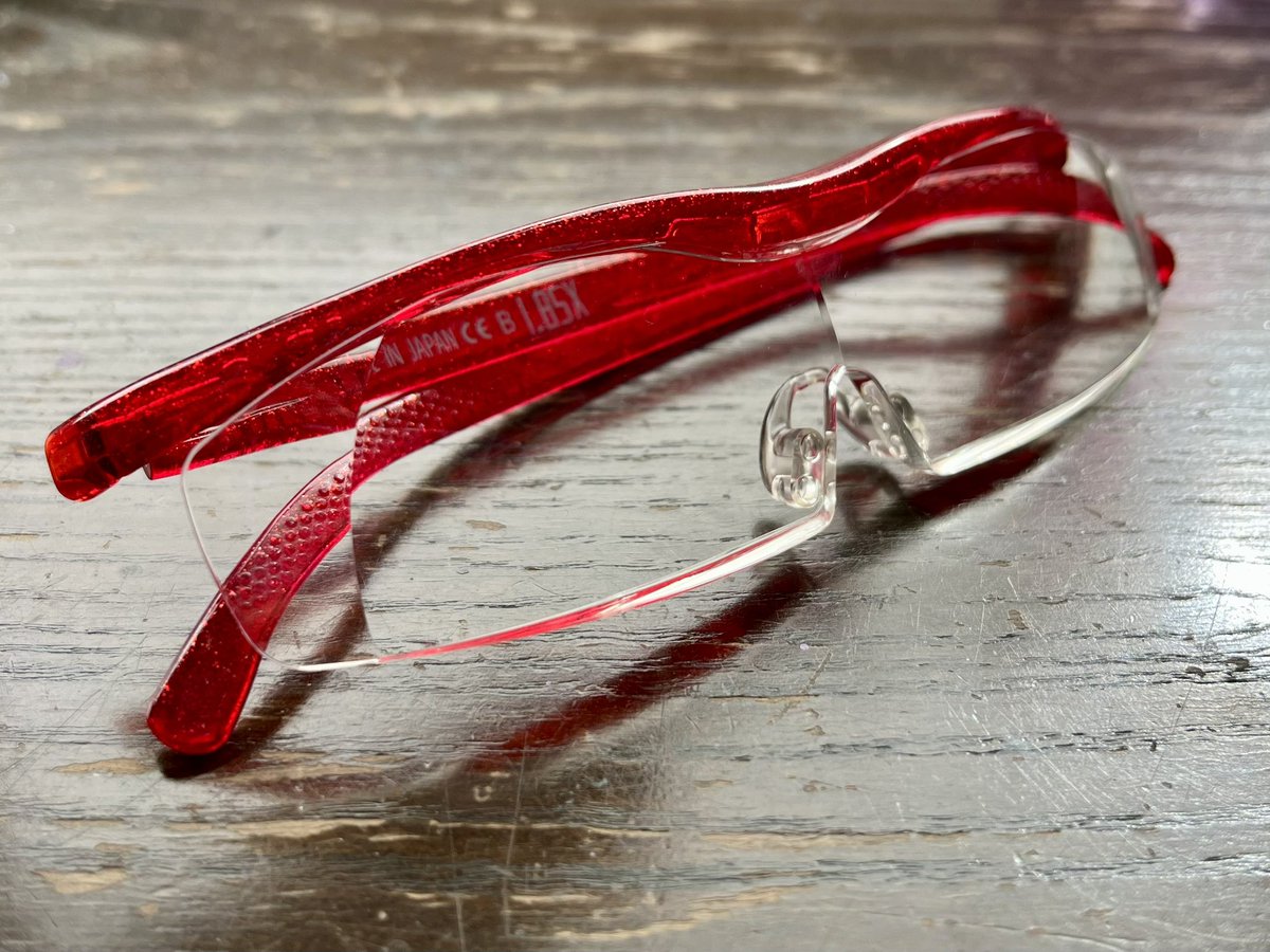 手数を減らすために、サイズを小さくしたのに、結局ハズキルーペで描く