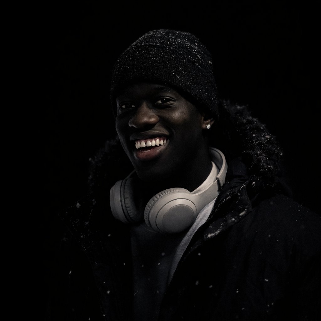 Biqq_Tong's tweet photo. A smile is probably beautiful. https://t.co/qOxLmsVoAD