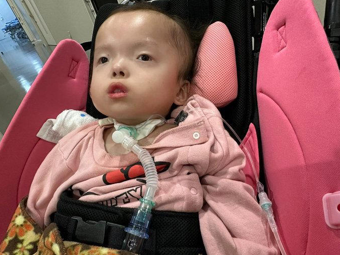 romantist888's tweet image. 重い障害を抱えた2人の子を特別養子縁組 msn.com/ja-jp/news/opi… 大和は心臓の手術を受けなければ命が危険な状態でしたが、実親は手術の同意書へのサインをためらっていました。「手術をすると、この子が長生きしてしまうから」と