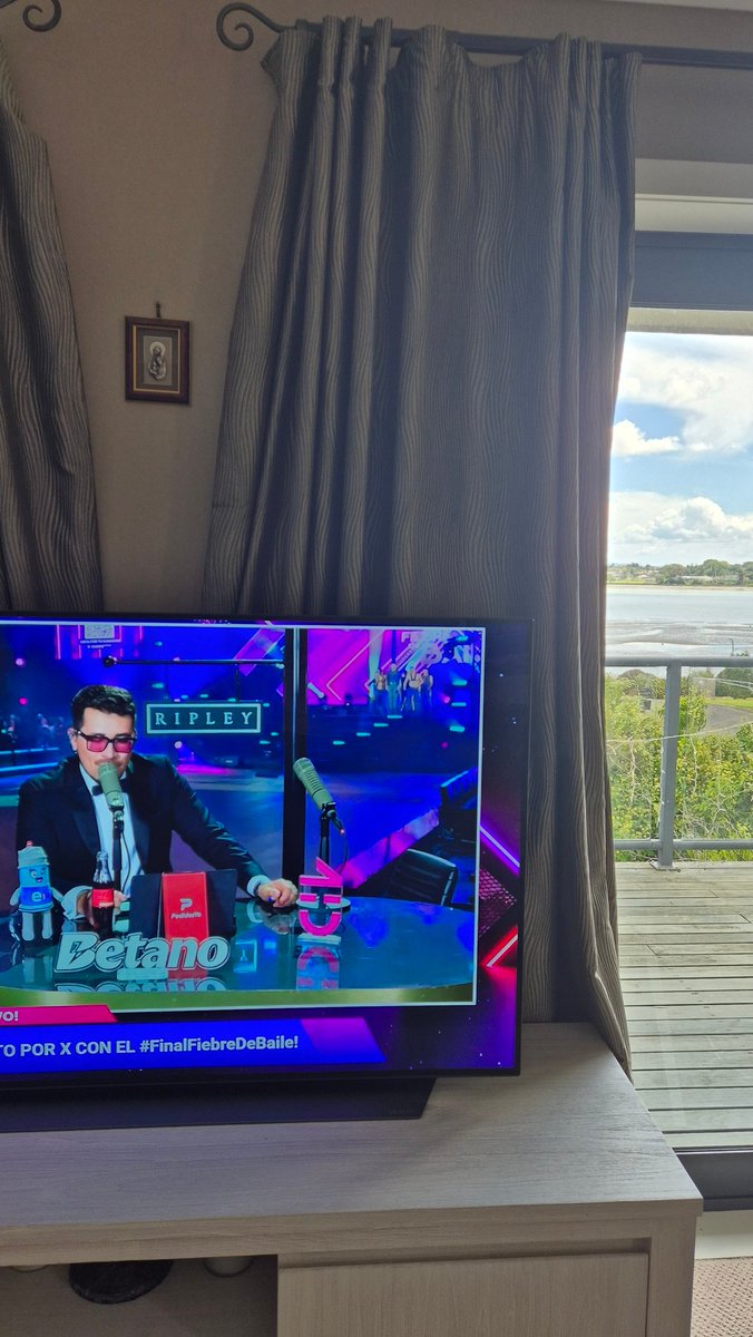 ChileanCL's tweet photo. Viendo la final de Fiebre De Baile desde Auckland, Nueva Zelanda.
Un gran saludo para todos!!!

#FinalFiebreDeBaile https://t.co/dhhK2aGqUx