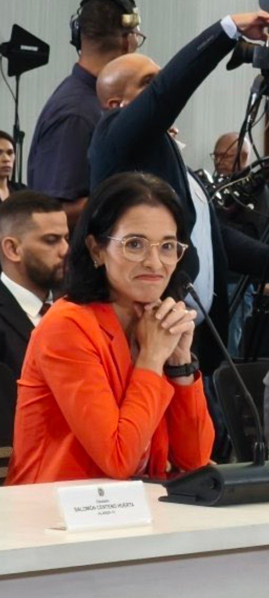 Vean las caras , ninguno de esos EXCREMENTOS representa a la oposición  en Venezuela .
Quieren pescar en rio revuelto 
La mantequilla se les acabó 
No pueden volver a asumir cargos políticos en Venezuela 
<a href="/stalin_gonzalez/">Stalin González</a> 
<a href="/hcapriles/">Henrique Capriles R.</a> 
<a href="/adbernabe/">Bernabé Gutiérrez</a> 
<a href="/HenriFalconLara/">Henri Falcón</a>
<a href="/duquegustavoS/">Gustavo Duque Sáez</a>