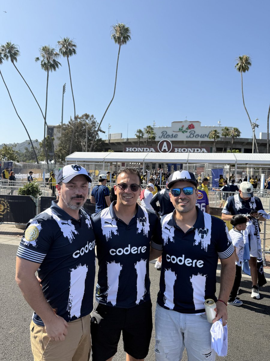 javier_esk's tweet photo. #ChampionsCup hermanos rayados en el mundial de clubs 2025 en los Angeles 😎😎 #RoseBowl @redes_TUDN @TUDNMEX https://t.co/dvguxzqpvW
