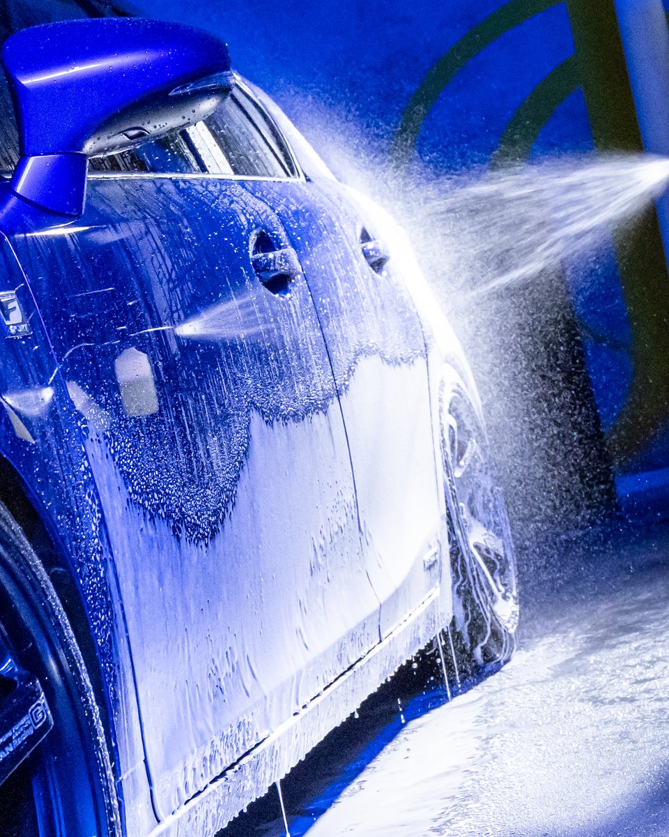 Meguiars's tweet image. What's your favorite Meguiar's car wash in a foam cannon?
Hybrid Ceramic Wash &amp;amp; Wax gently cleans, leaves paint slick, contains water beading protection, and can be used in a bucket or a foam cannon!

#meguiars #carwash