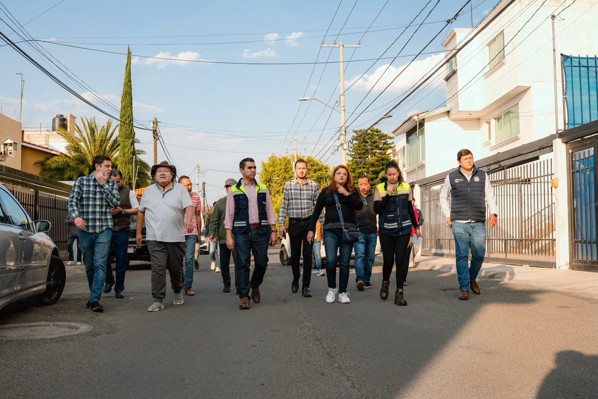 Caminar con las y los vecinos de Tejeda, escuchar sus inquietudes y buscar soluciones juntos, es parte de nuestro compromiso.
Cada voz cuenta y cada espacio importa.
Seguimos trabajando por colonias más seguras y ordenadas.