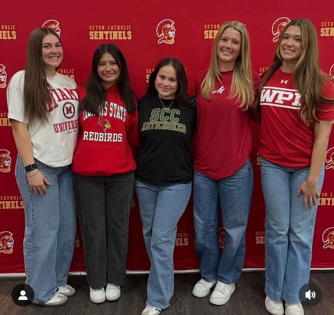 SCPAthletics's tweet photo. It is fitting that we celebrated five outstanding lady Sentinels signing their letters of intent on #NationalGirlsAndWomenInSportsDay
Awesome work ladies!!
#SETONPRIDE #SCPFamily #NationalSigningDay @ctownrivals https://t.co/Xz4v7cl4xD