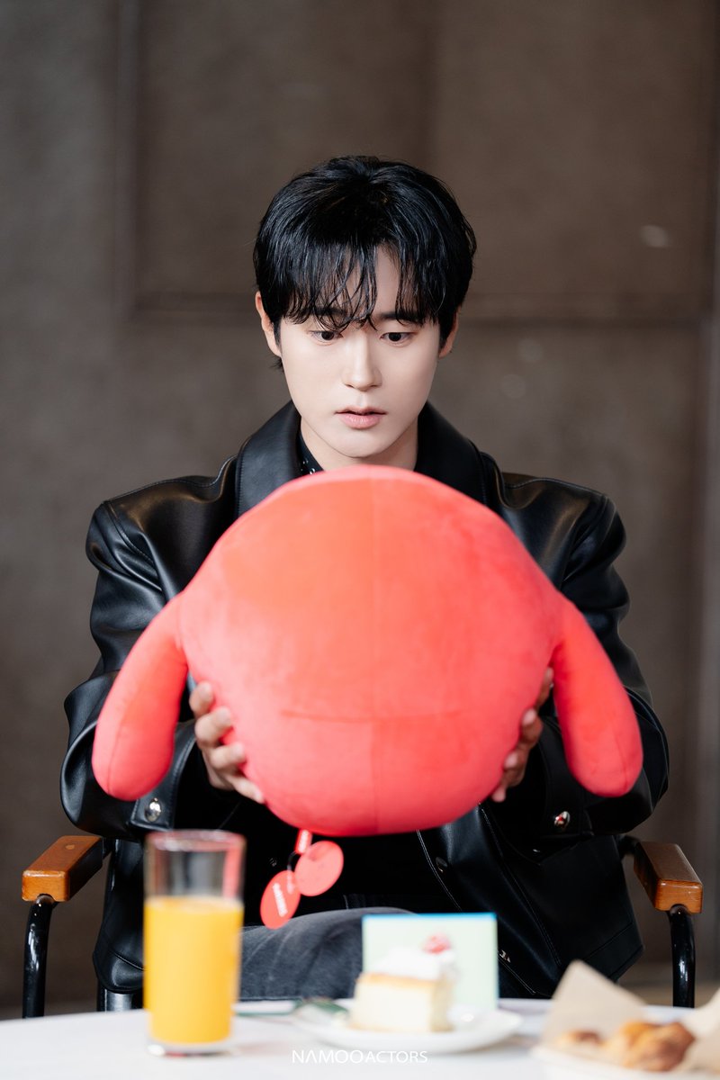 [#MOOD] 💿 𝑁𝐴𝑀𝑂𝑂:𝐷𝑅𝐼𝑉𝐸

서원 배우 피셜! 꾸밈 정도 101~102%였던 날!
놓치지 않고 순간 포착 완료 📸

이날 멋짐 지수는? 415만 점✨

#차서원 #스프링피버 #CHASEOWON #SpringFever #NAMOOCONTENTS